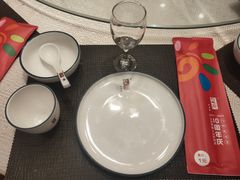 餐具摆设-闫府私房菜·百年鲁菜(欧亚店)