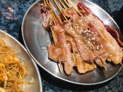 -何妹湿辣牛肉·粤式烧烤砂煲(桂雅路店)