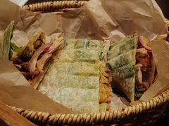 鸡肉饼-造精酿餐厅