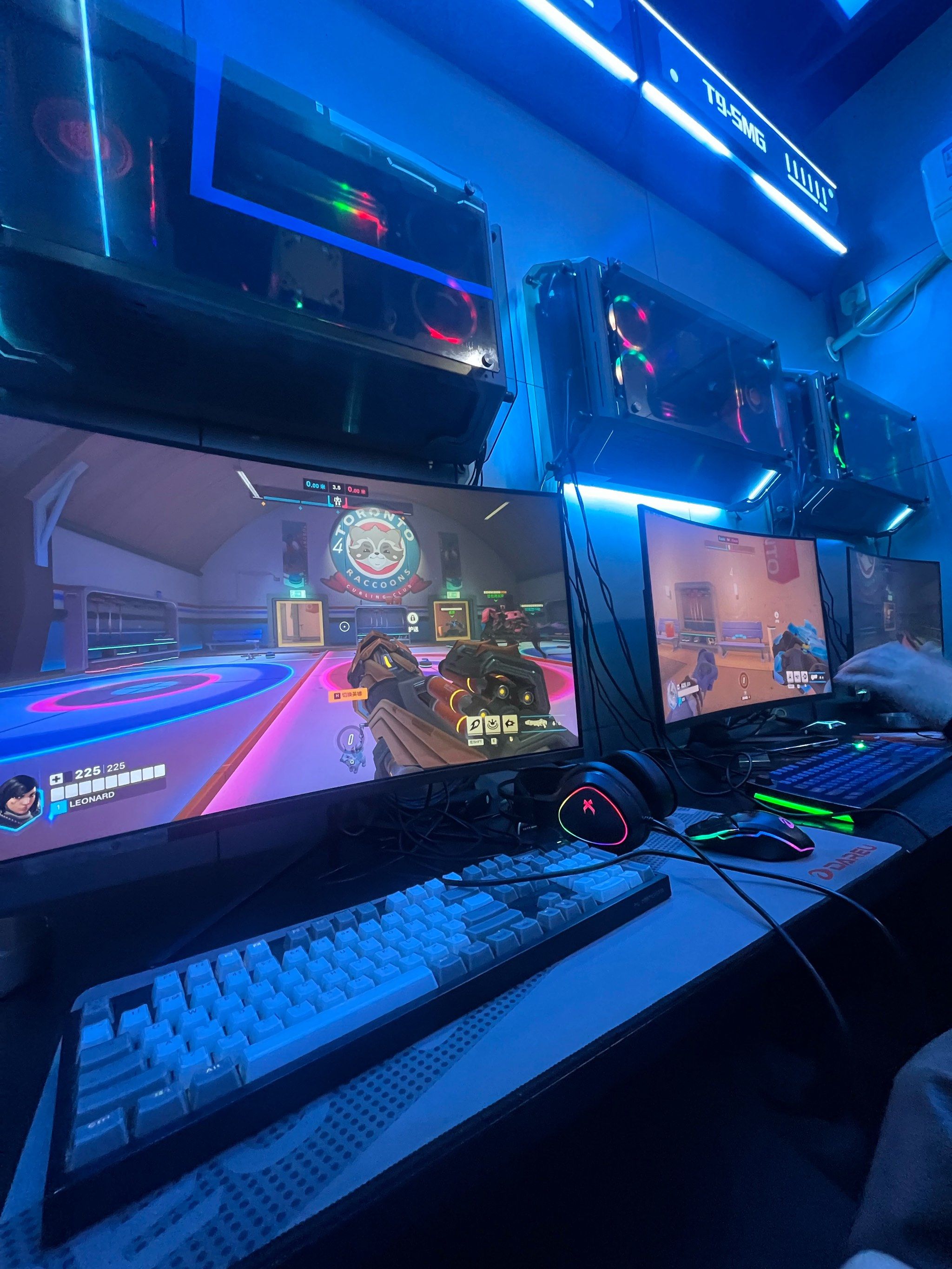 拽着我的两个朋友一起去楼下的网吧去开黑玩这个游戏#又菜又爱玩系列