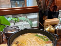 -银米·云南传统过桥米线(双廊黑金冠店)