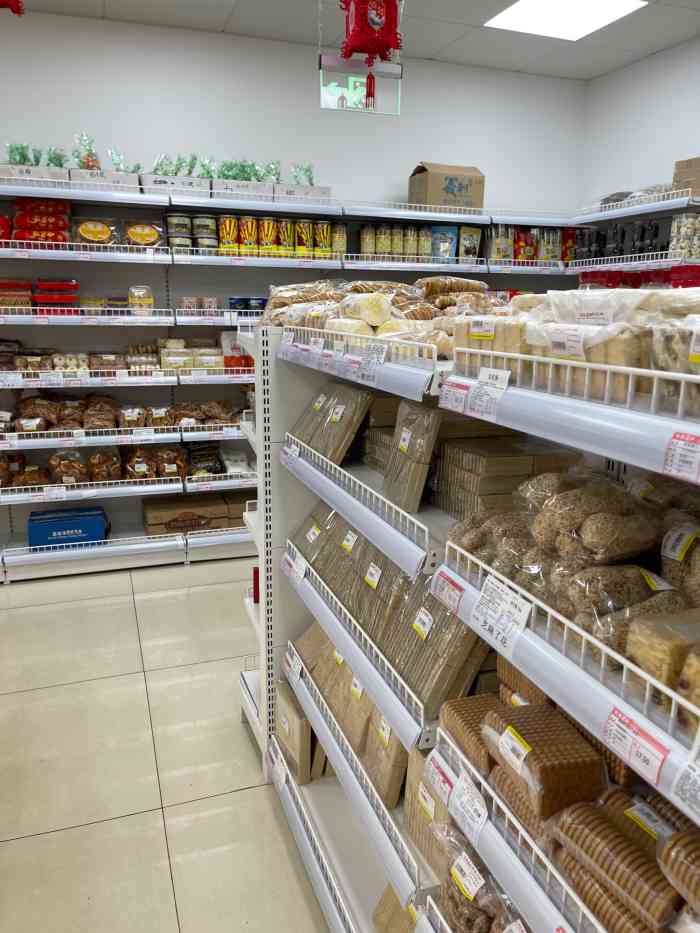 百年义利(西四店)-"疫情期间,下午过去的,有五六个人在店里买.