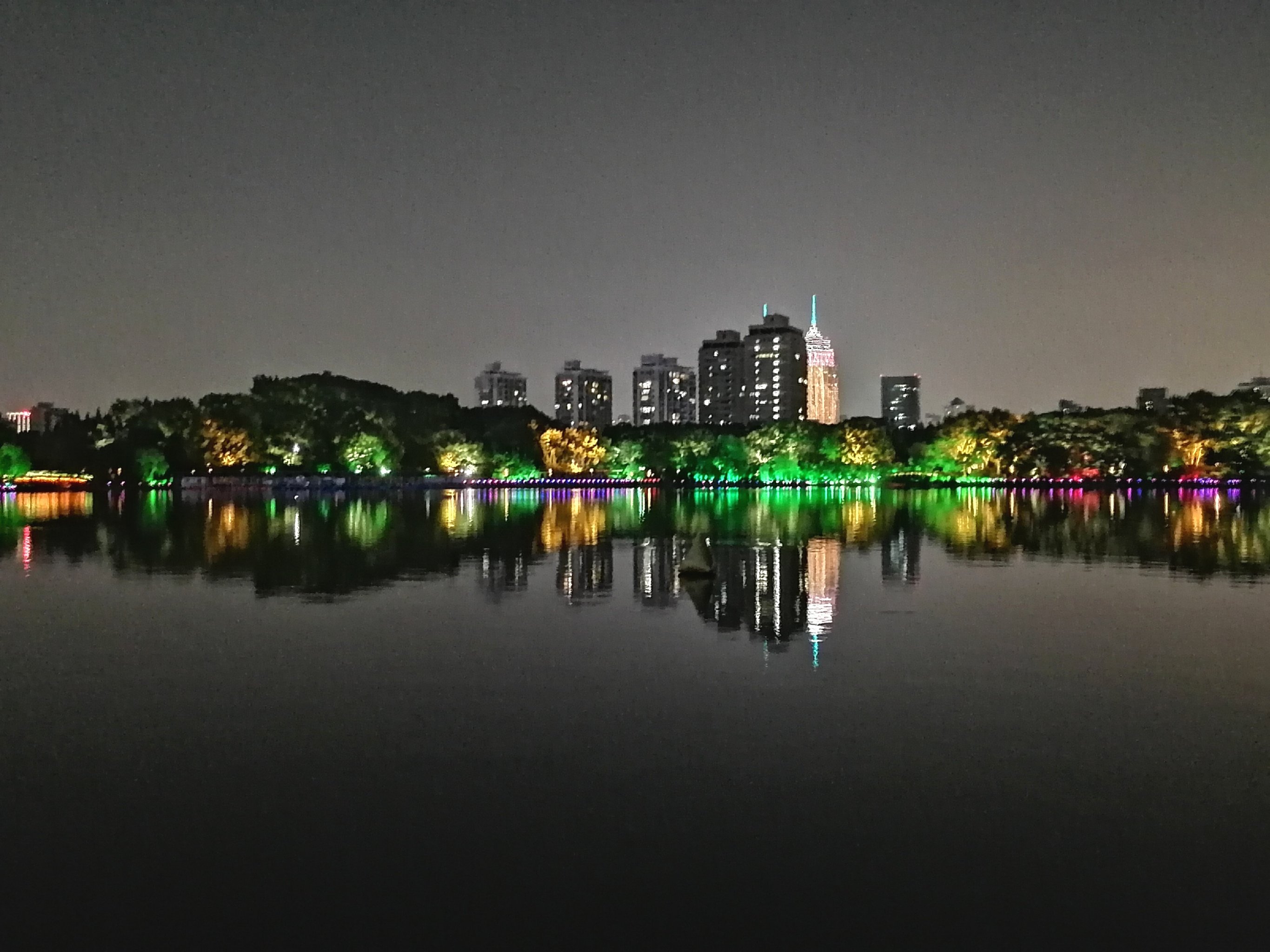 夜游公园美景句子图片