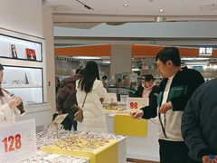 -J-Optical佳视明眼镜·蔡司视觉(青岛金茂览秀城店)