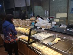 面包甜点陈列柜-赞记龙凤礼饼(广州市二宫向群宾馆店)