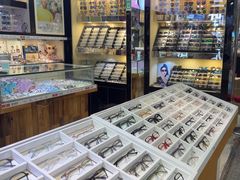 -三叶眼镜城批发市场(上海火车站店)