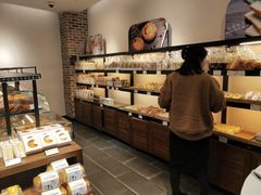 面包甜点陈列柜-皇冠幸福里动物奶油生日蛋糕(光谷软件园店)