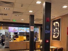 -麦当劳(上海虹桥站30B检票口楼上)