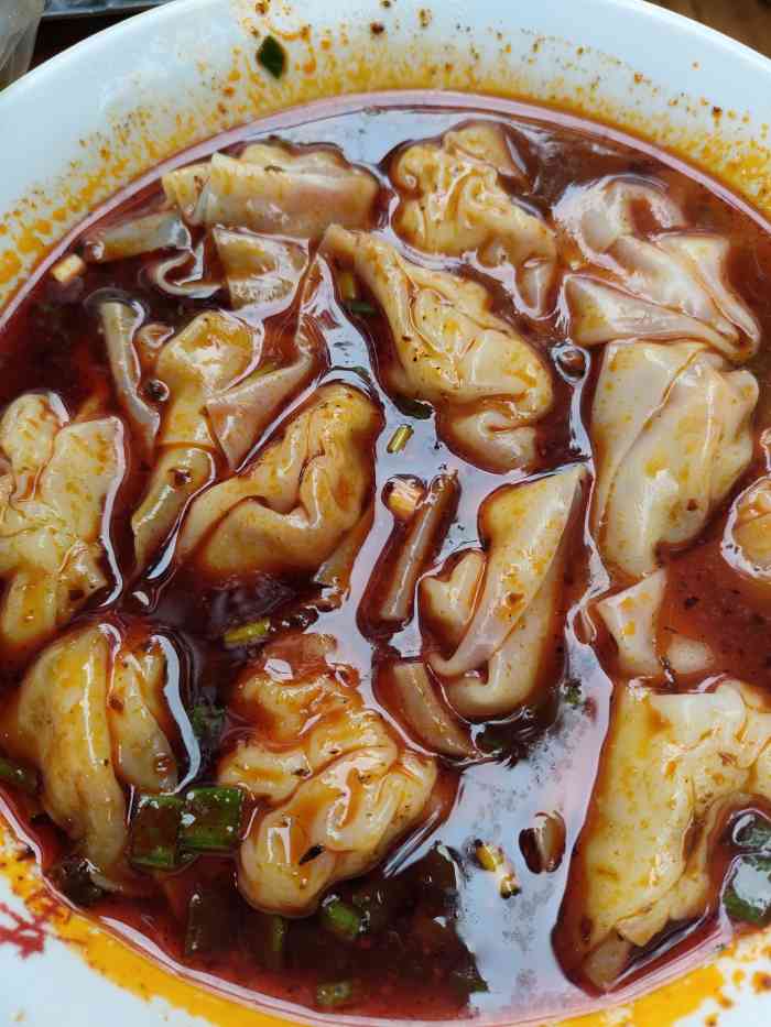 黄记豆瓣抄手-"这一条街上有好几家卖豆瓣抄手的,看点评选.