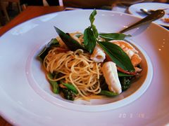 -Chom Cafe and Restaurant