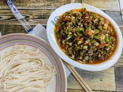 -歹歹的加个面过油肉拌面