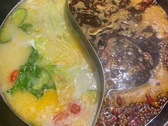 -老房老舍重庆火锅(假日城市店)