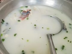 -雪湖煜辰鱼头老店(雪野湖店)