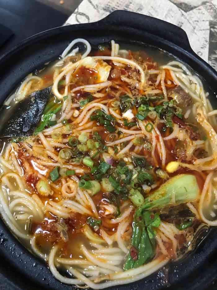 百味佳米线馆(冉家坝店)-"比较近的一家店,主要系列是砂锅,砂锅米线.