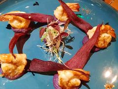 煎虾配紫薯泥薯片及姜味柠檬汁-AZUL by FUEL蓝色·法式酒馆(琶醍店)