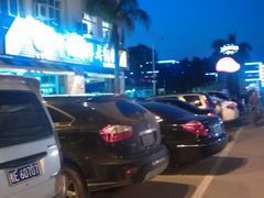 停满本地车-坤记海鲜大排档(老街店)