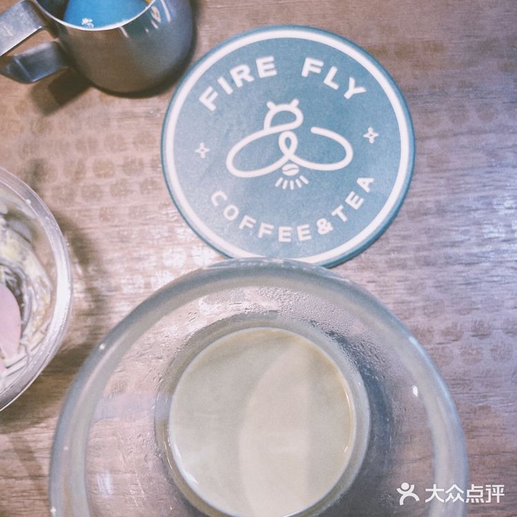 出来绕了几圈,搜了附近的咖啡馆。最近就是有瘾