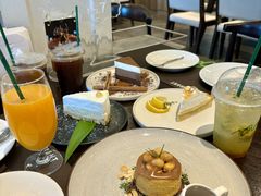 -Chom Cafe and Restaurant