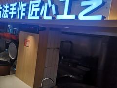 -雍容荟帝王蟹活龙虾展台自助(IFS黑金店)