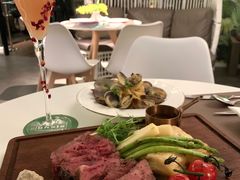-Oasis Bar & Grill