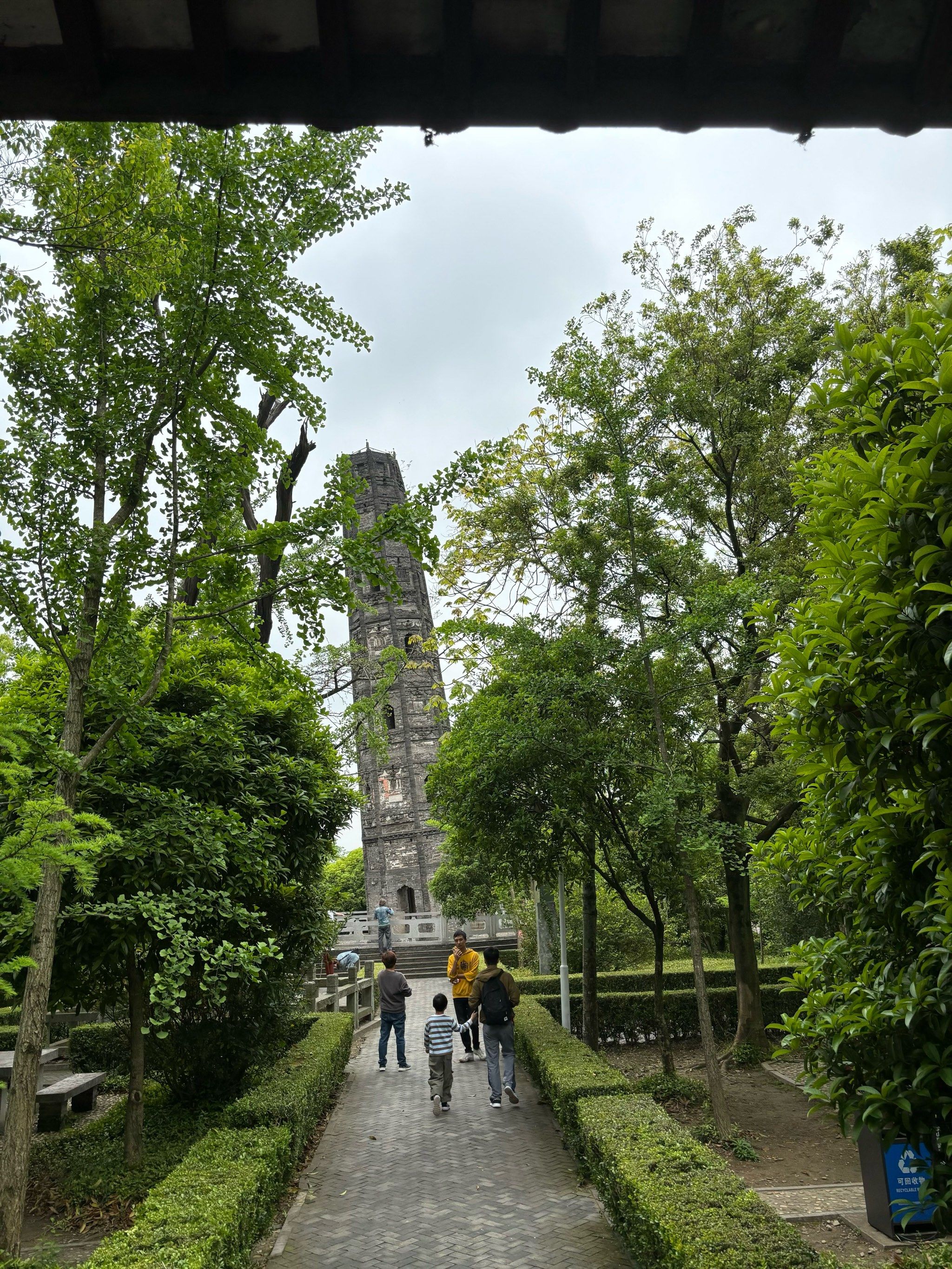 上海天马山是一处集自然风光,人文景观和历史遗迹于一体的旅游胜地