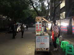 门口的冰汤圆-渝味黄姐火锅(黄泥村店)