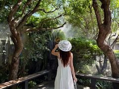 -Chom Cafe and Restaurant