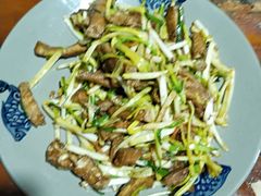 蒜苗炒豆泡-一元馅饼店