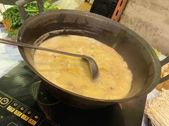 -鲜入围煮花胶鸡海鲜火锅