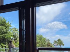 -亚龙湾喜来登·美景台大堂吧