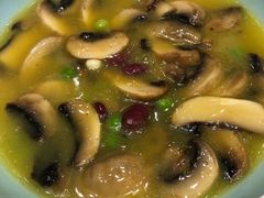 青豆烩蘑菇-天龙宝严素食馆(大兴善寺店)