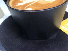 咖啡拿铁-彳亍咖啡·这里(水湾路店)