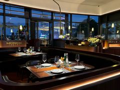 -MONICH牛排融合餐厅(和义大道购物中心店)