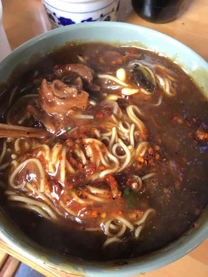 银鲜牛肉面(东街小巷店)-"年前结伴来阆中玩,古城里人群已熙熙攘攘,.