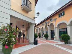 -佛罗伦萨小镇广佛名品奥特莱斯(疏港路店)