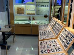 -光明眼镜·蔡司授权(徐泾店)