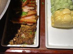 -帅巴人舅母子腊蹄民俗村