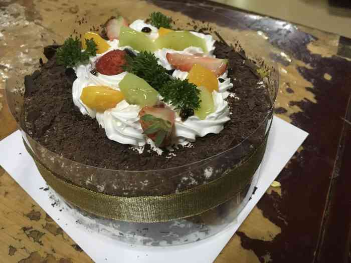 打分 蛋糕外形美观,也很可口,价格也相对实惠,今天是弟弟的生日,买给