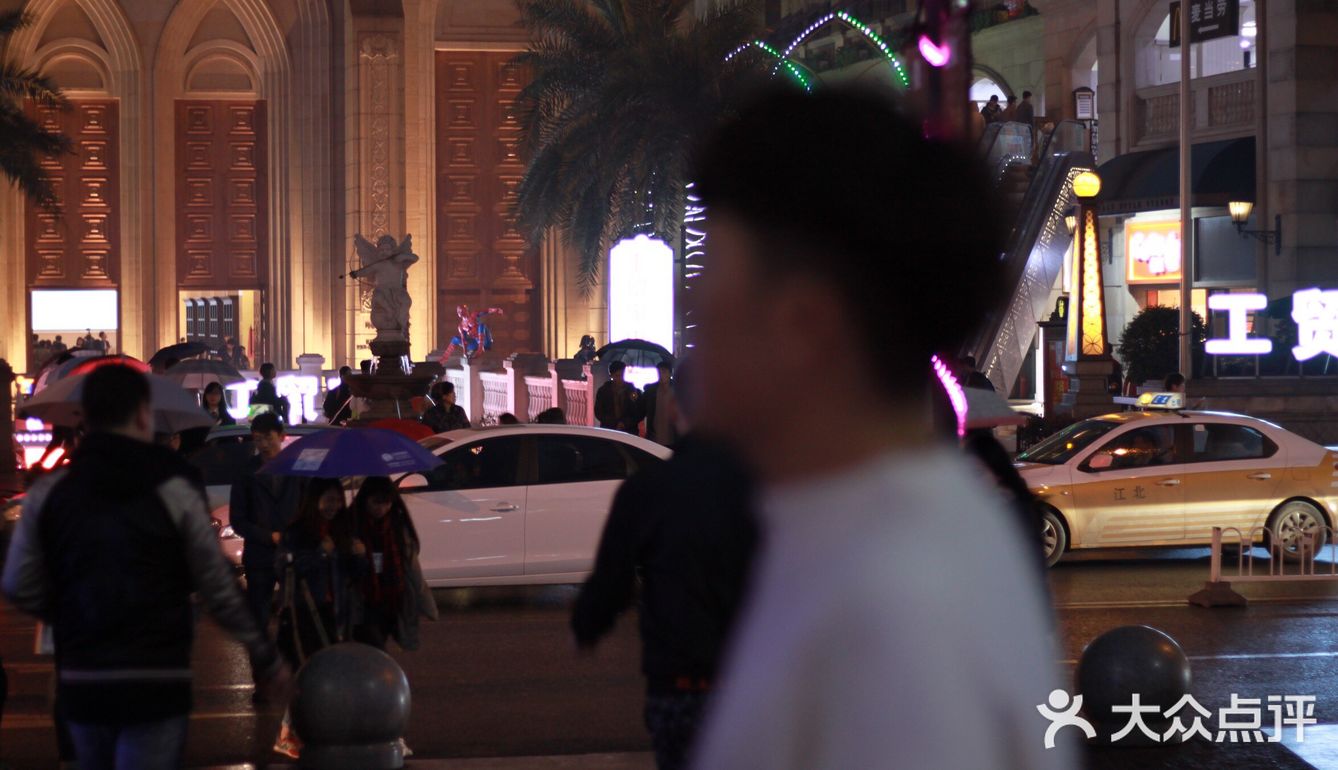 亮如白昼，异域风情浓郁～武汉必去景点之一 值得打卡️