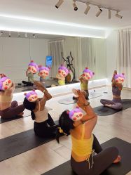 -闺蜜瑜伽·普拉提女性塑形馆