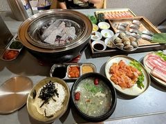 -围炉肉舍•炭烤活鳗•丹东海鲜烤肉(步行街店)