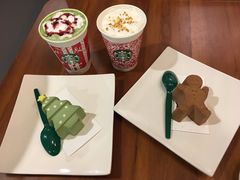 圣诞特饮和圣诞蛋糕-星巴克(北京新辰里亚运村店)