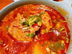 -爆炸头阿姨小四川正宗川味小吃(无任何分店)
