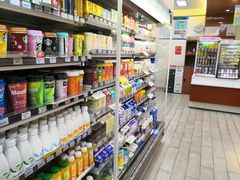 -全家便利店(洛川东路店)