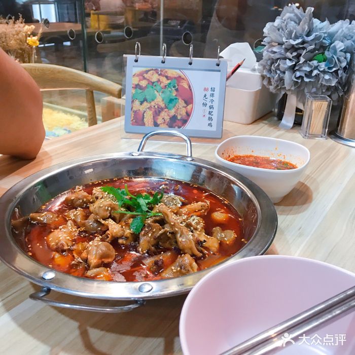 余云居飘香牛杂火锅招牌肥肠鸡图片