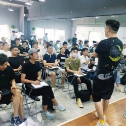 -茶发Salon·烫发染发理发