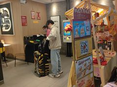 -麦当劳(上海虹桥站30B检票口楼上)