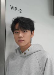-一家只做男发烫染的店