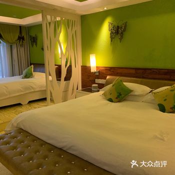 早餐还可以，人山人海，服务员收桌也算麻利，品种很多