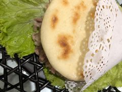 手抓肉夹馍-宁夏国强手抓羊肉·清真菜(未央路凤三店)